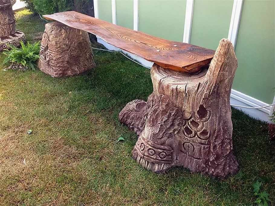 Скамейки из пней деревьев
