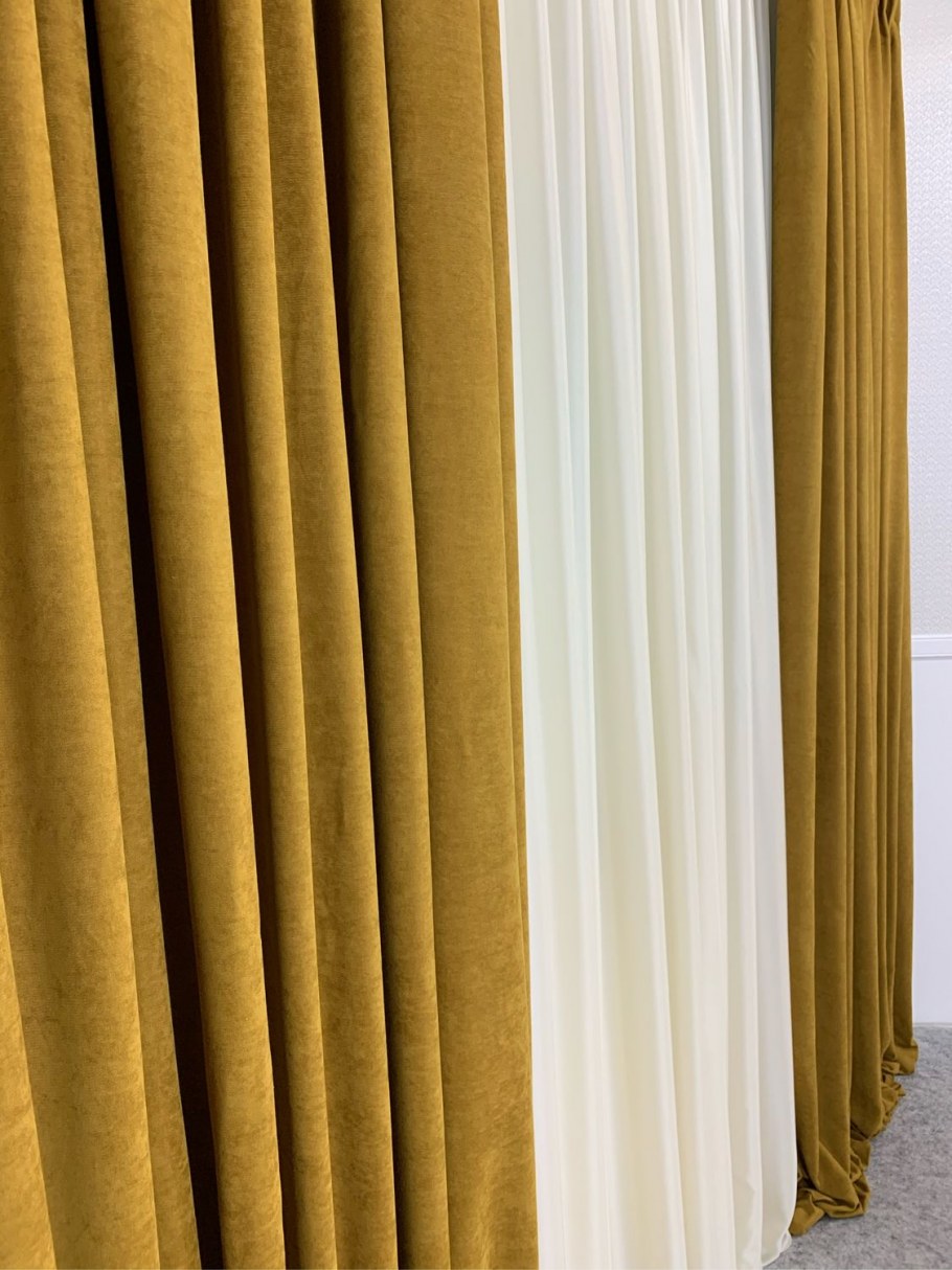 Шторы горчичного цвета в интерьере