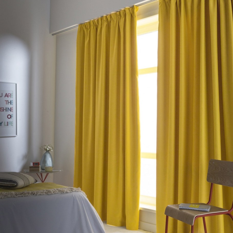 Горчичные занавески в интерьере