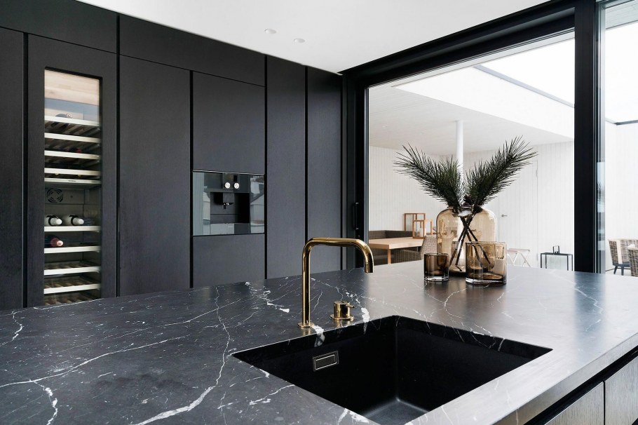 Мрамор Nero Marquina Black