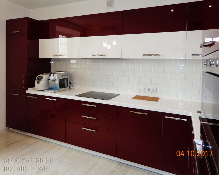Кухонный гарнитур белый верх красный низ