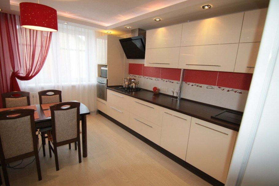 Кухни бордового цвета