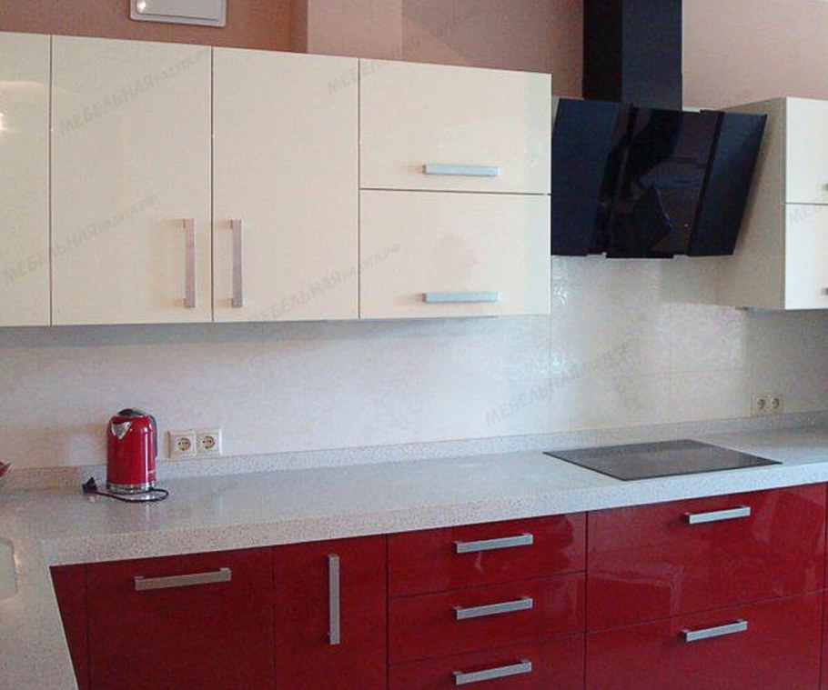 Кухня бордовая с бежевым