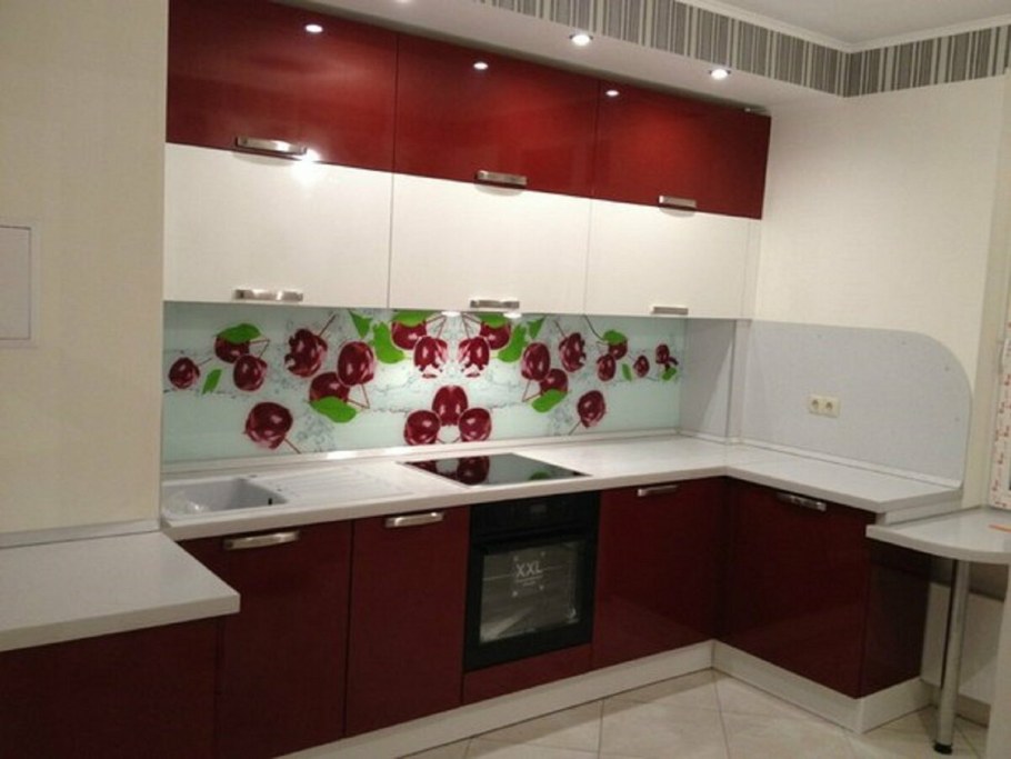 Бордовая кухня