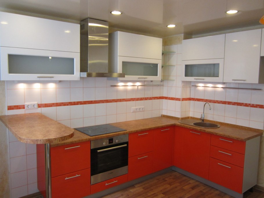 Бордовая кухня