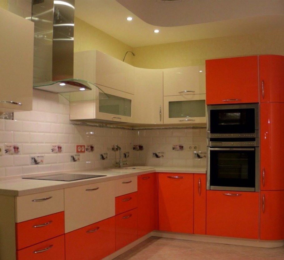 Кухонный гарнитур красный с бежевым