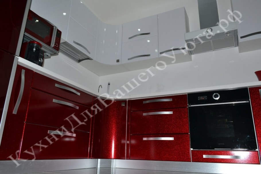 Кухня цвета фуксии