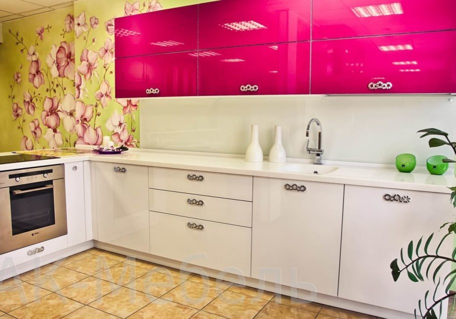 Кухня вишневого цвета