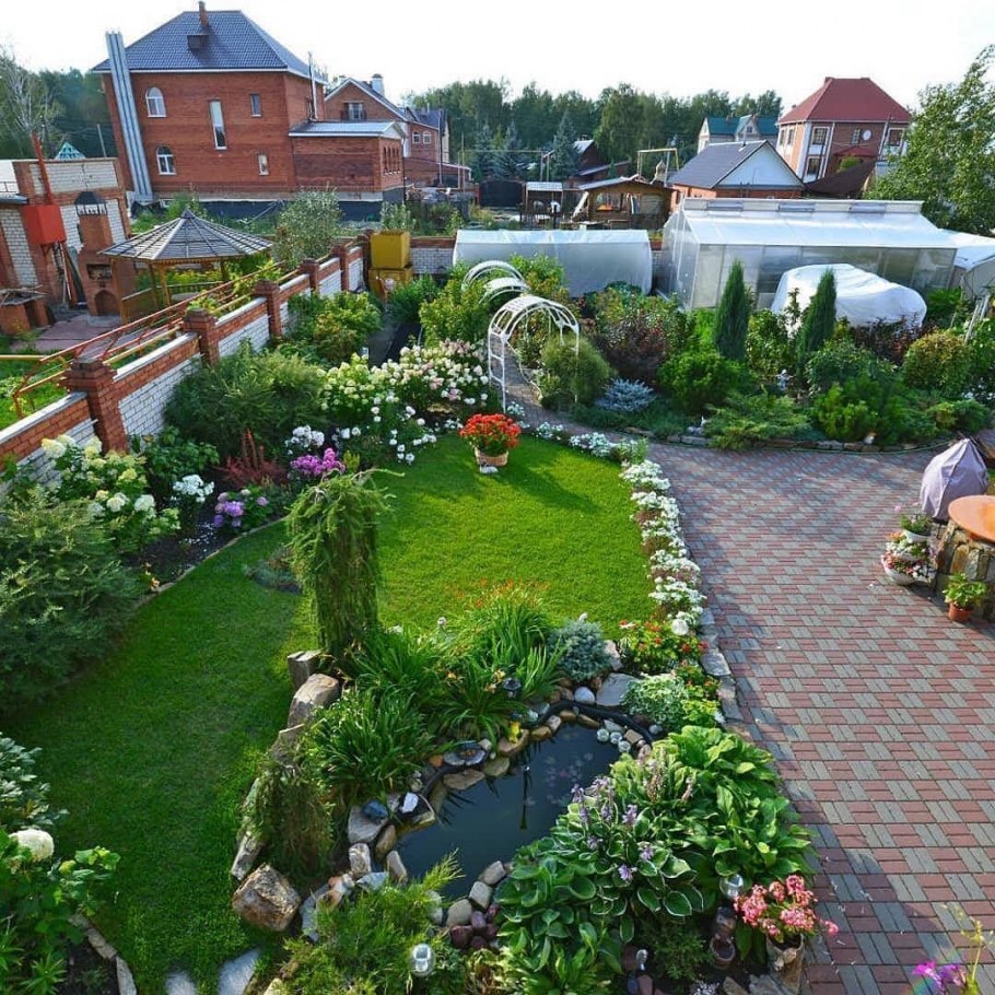 Красивый участок на даче