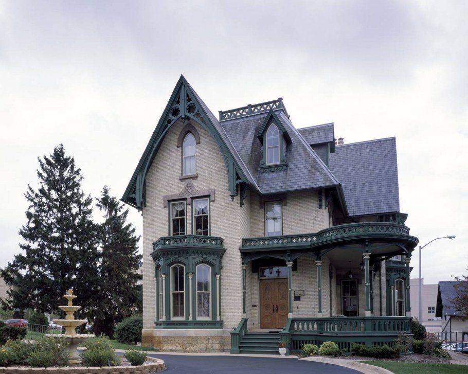 Коттедж в романском стиле