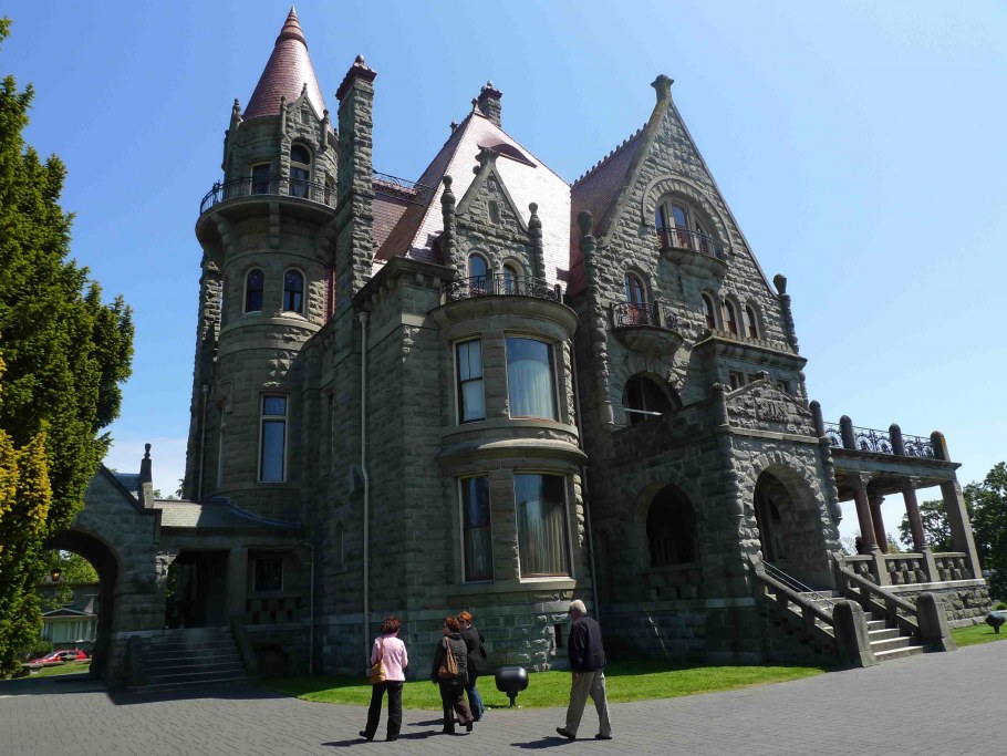 Особняк в готическом стиле в с. Тулиновка