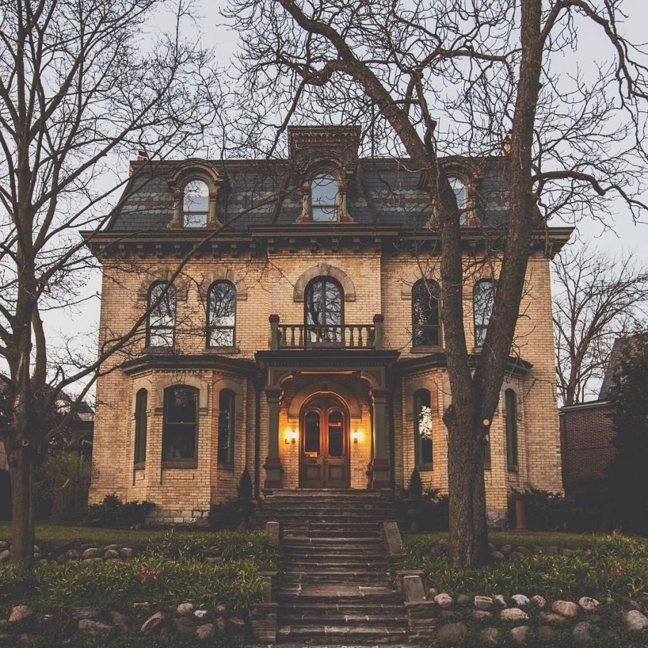 Викторианский особняк Аддамс