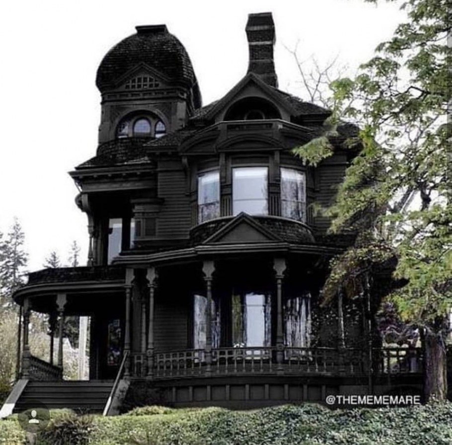 Викторианский особняк Аддамс