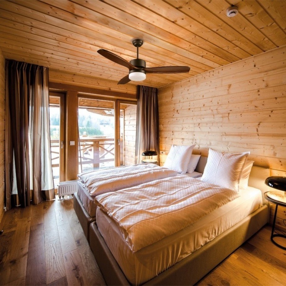 Деревянный дом внутри