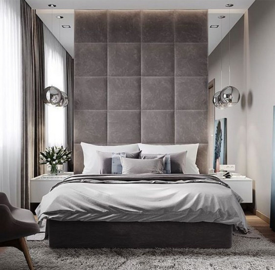 Спальня с высоким изголовьем