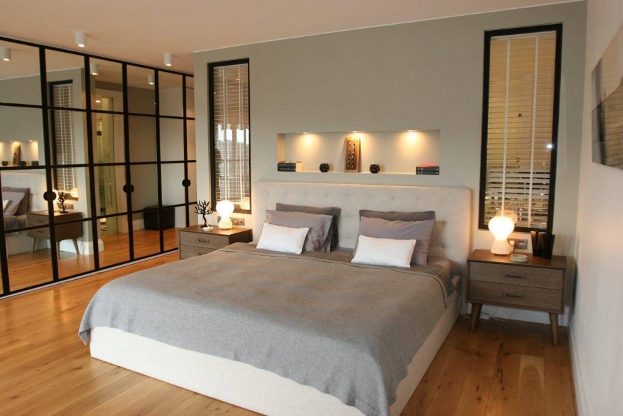 Зеркальное панно в интерьере спальни