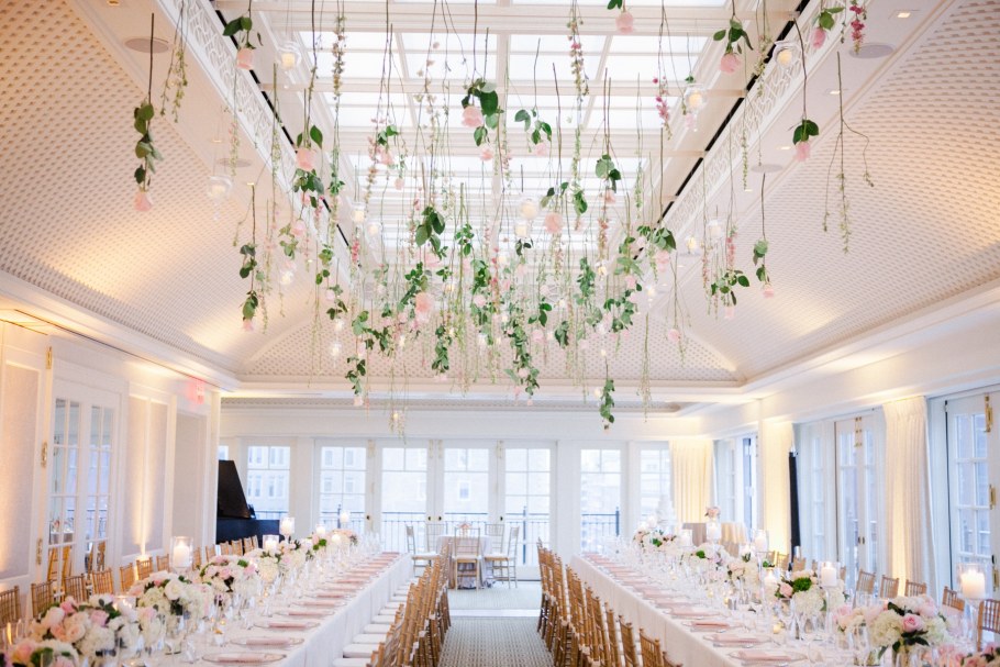 Украшение потолка