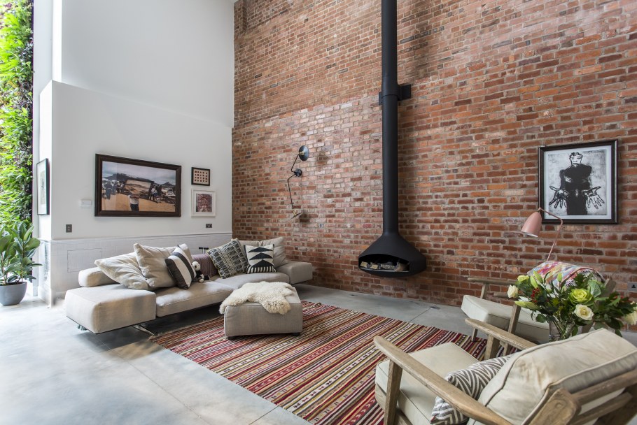 Гостиная белые стены лофт