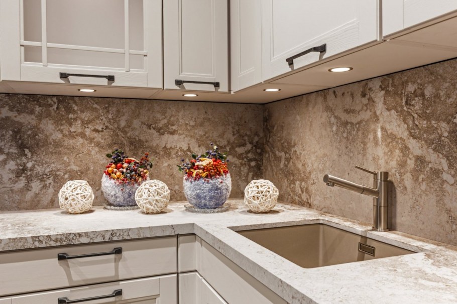 Caesarstone 4046 столешница и стеновая