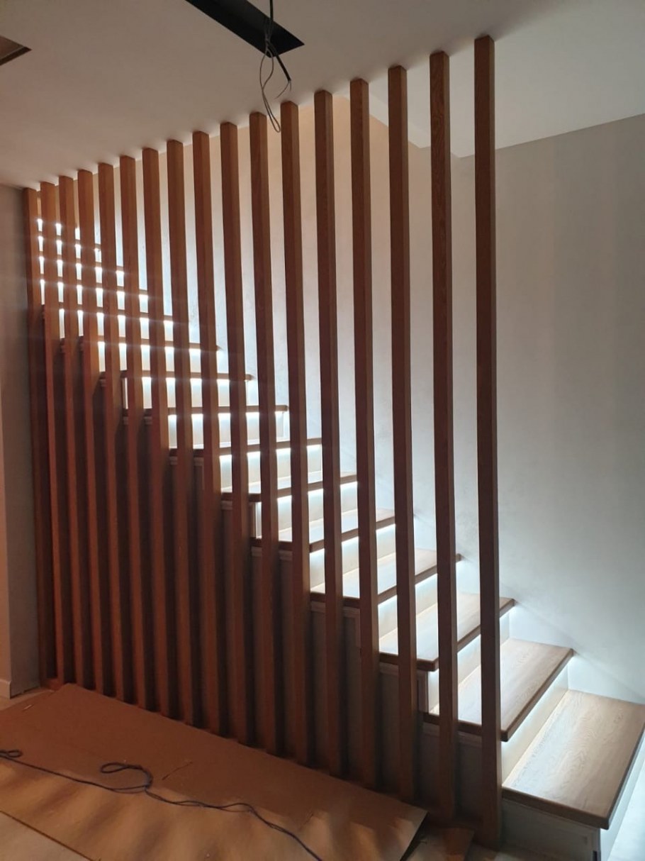 Вешалка из реек в прихожую