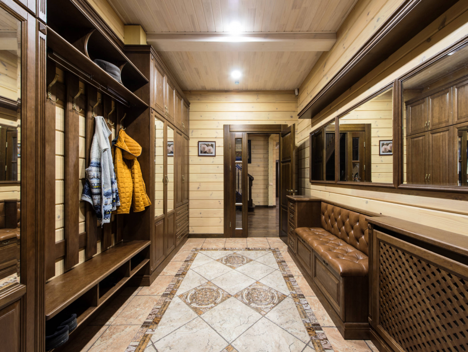 Деревянный дом из клееного бруса внутри