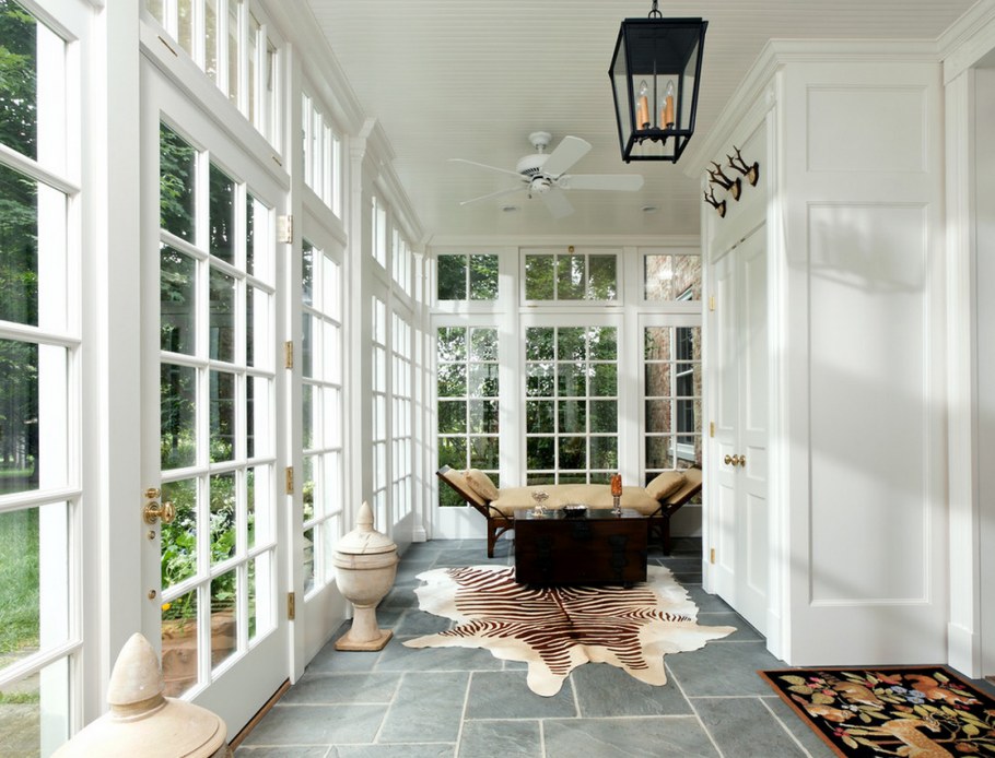 Прихожая в деревянном доме