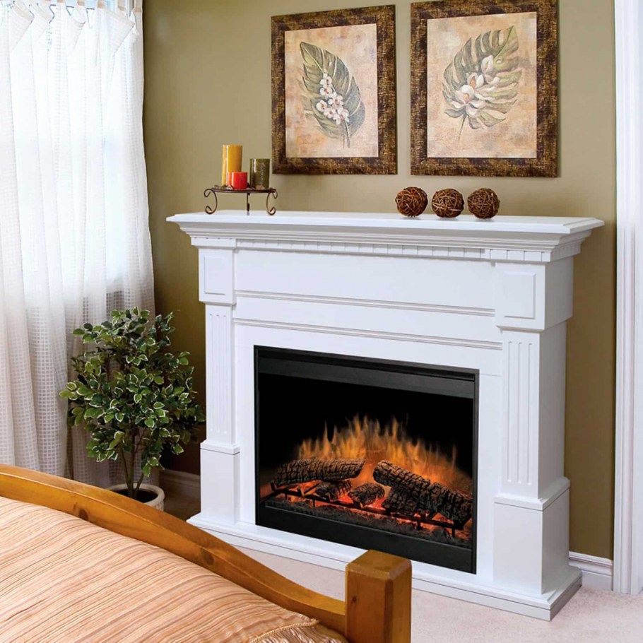 Электрический камин в интерьере белые стены