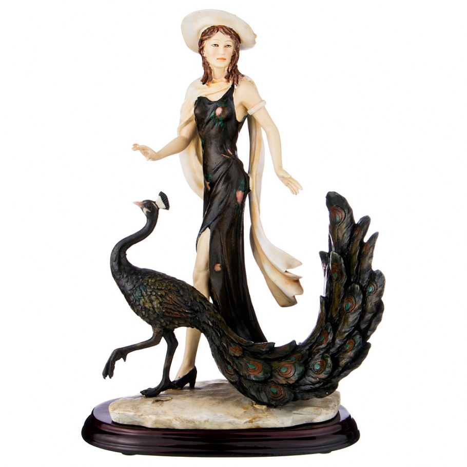 Маленькие скульптуры из дерева