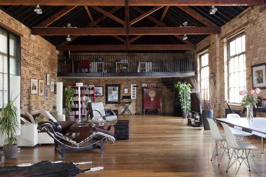 Интерьер в стиле лофт в загородном доме