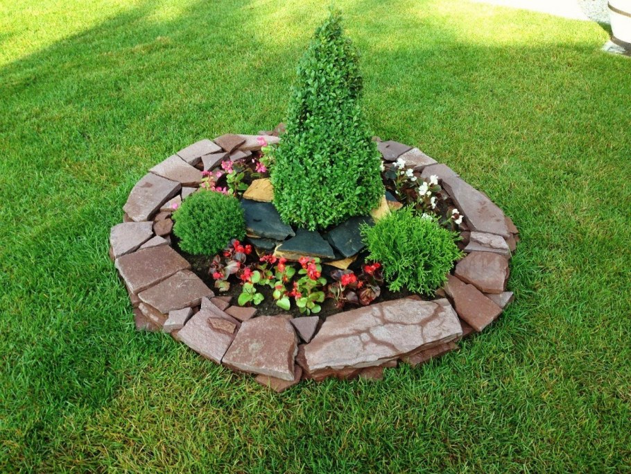 Цветочный уголок на даче