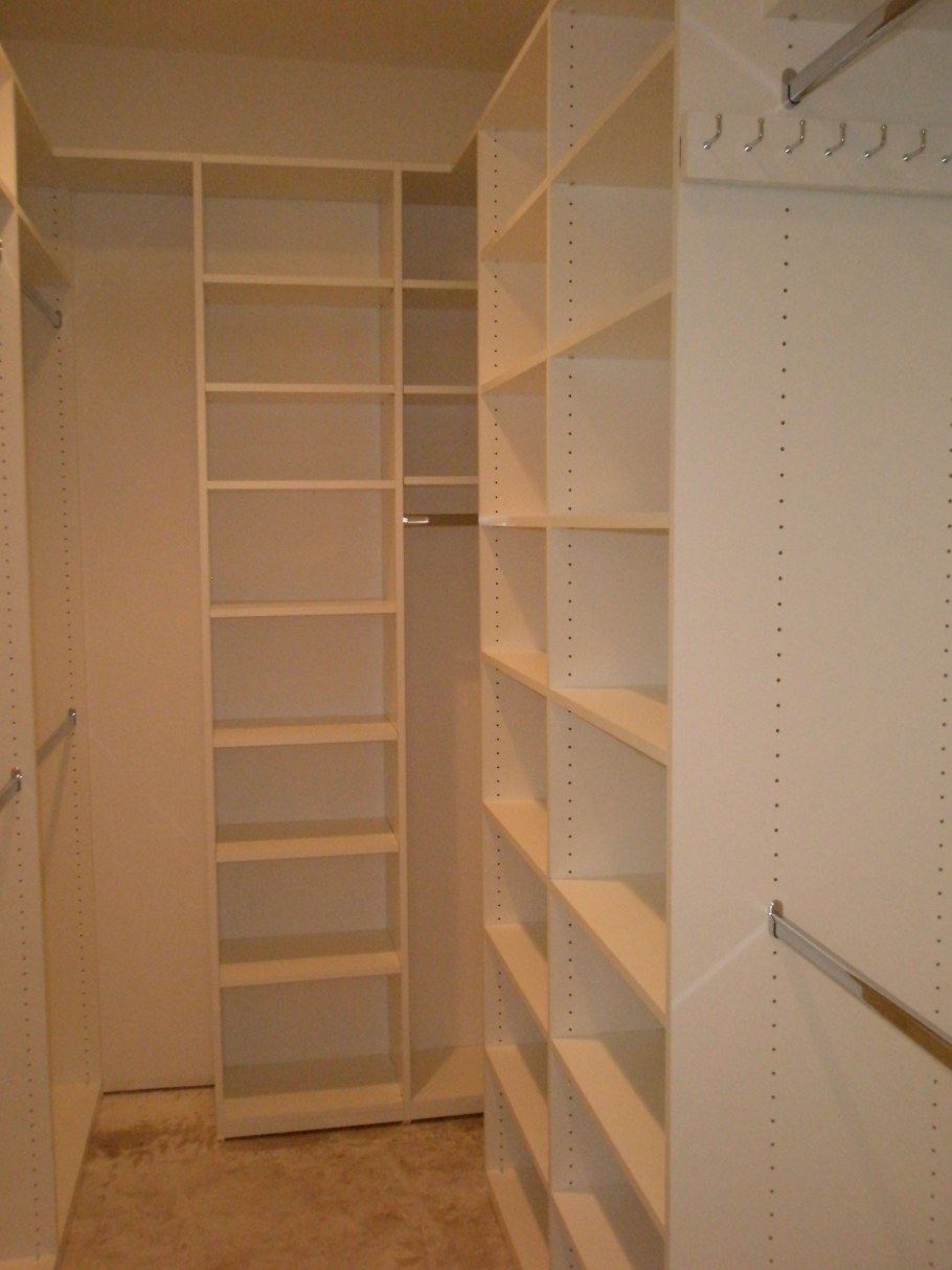 Шкафы для гардеробной комнаты