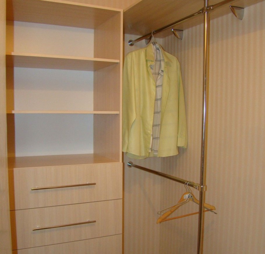 Гардеробная в кладовке в хрущевке 1.2