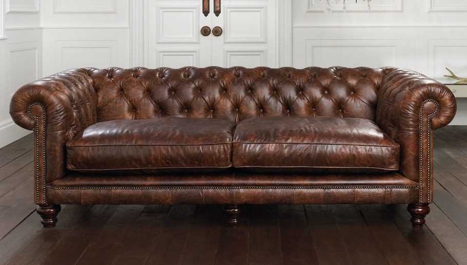 Шоколадный диван в интерьере