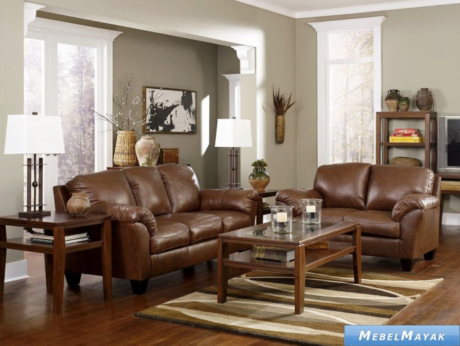 Черный кожаный диван