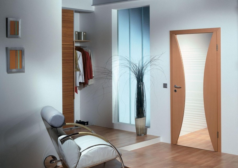 Дверь в комнату