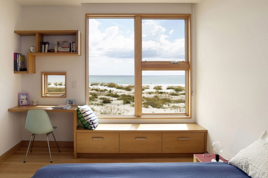 Большой подоконник в интерьере