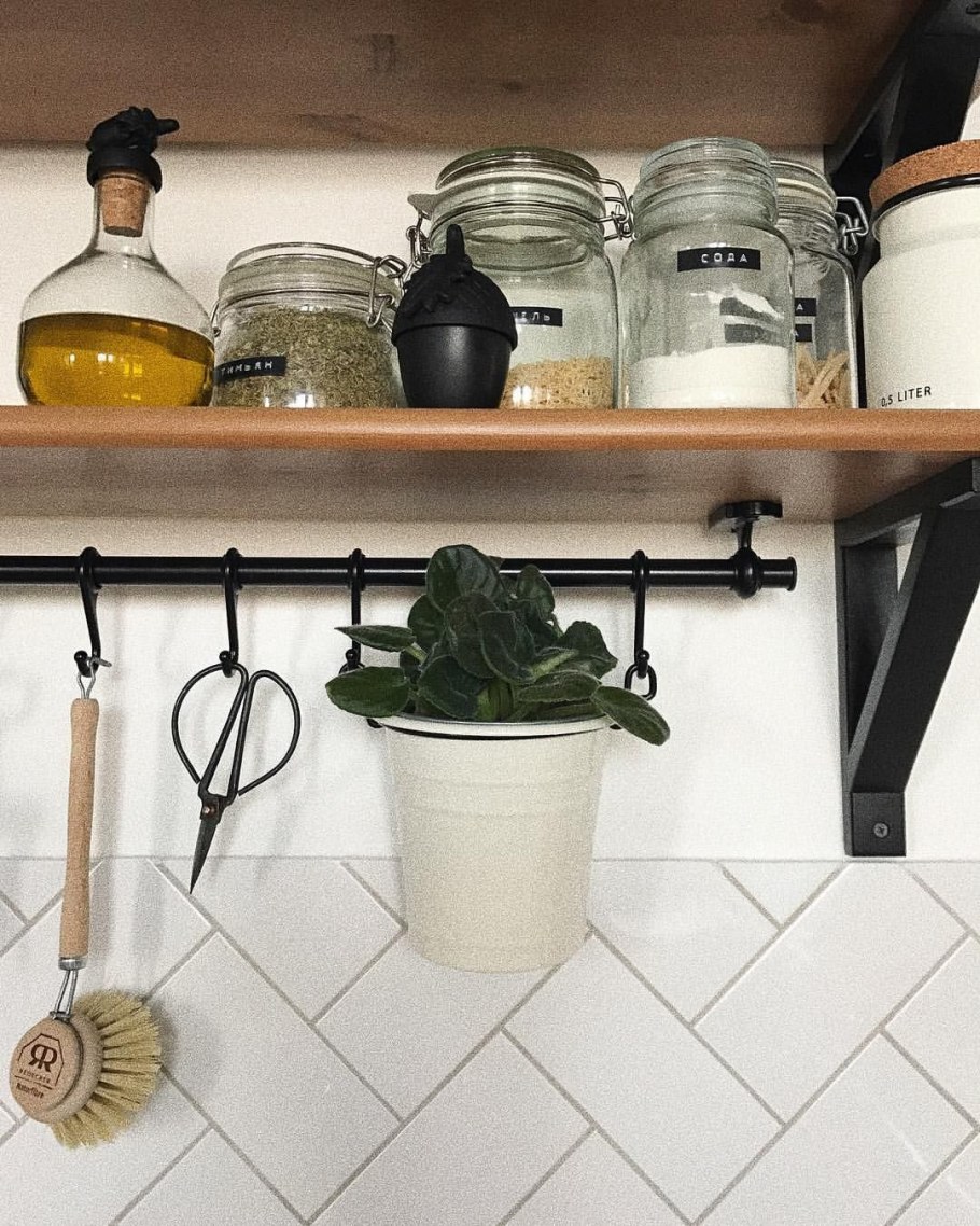 Рейлинг икеа ФИНТОРП на кухне