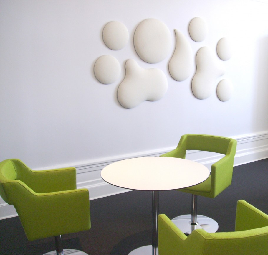 Украшение стен в офисе