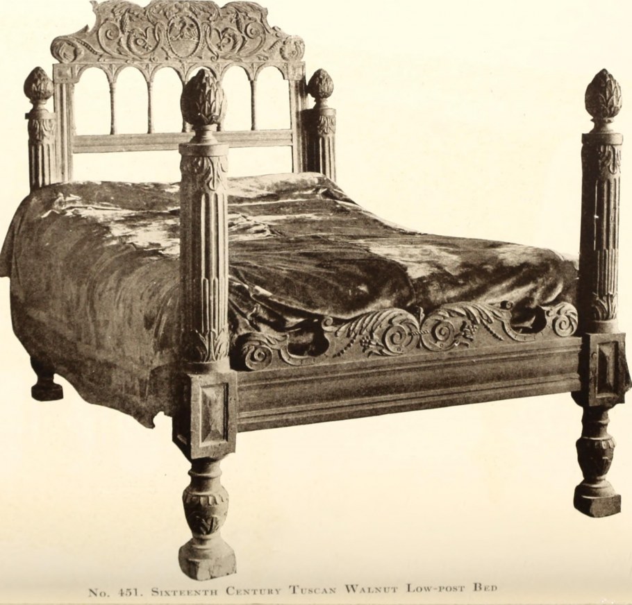 Старинная кровать