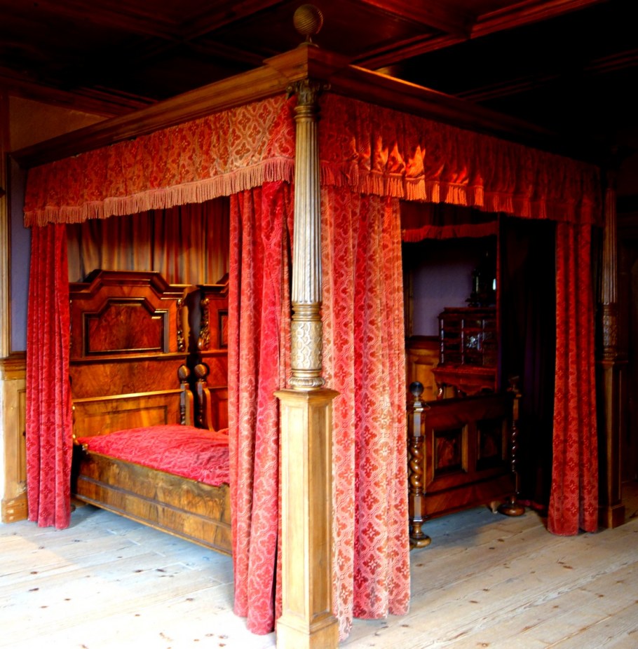 Кровать в средневековье