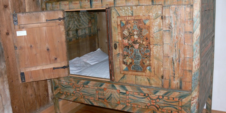 Готика 13 век мебель