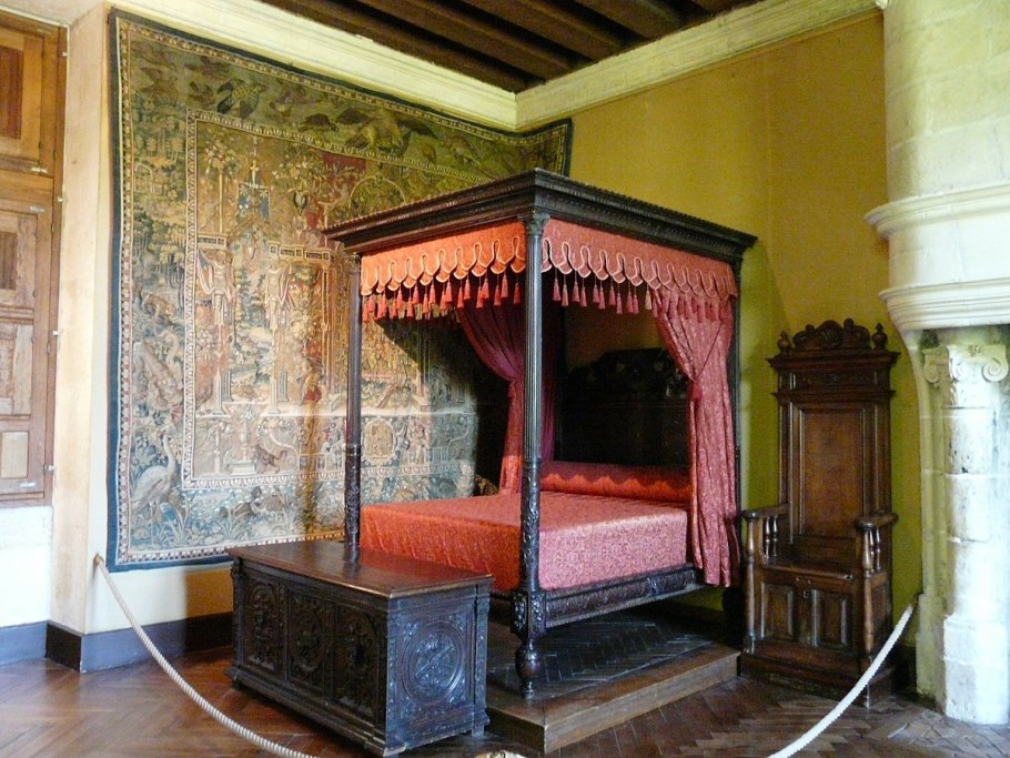 SIMS 3 Medieval кровать