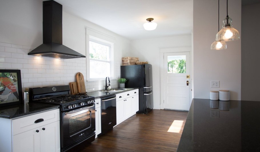 Кухня без верхних шкафчиков