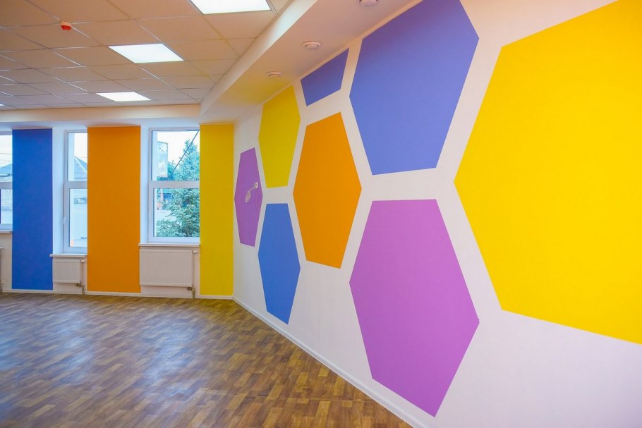 Покраска стен в детском саду