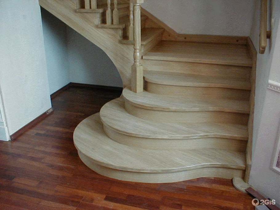 Лестница на металлическом каркасе