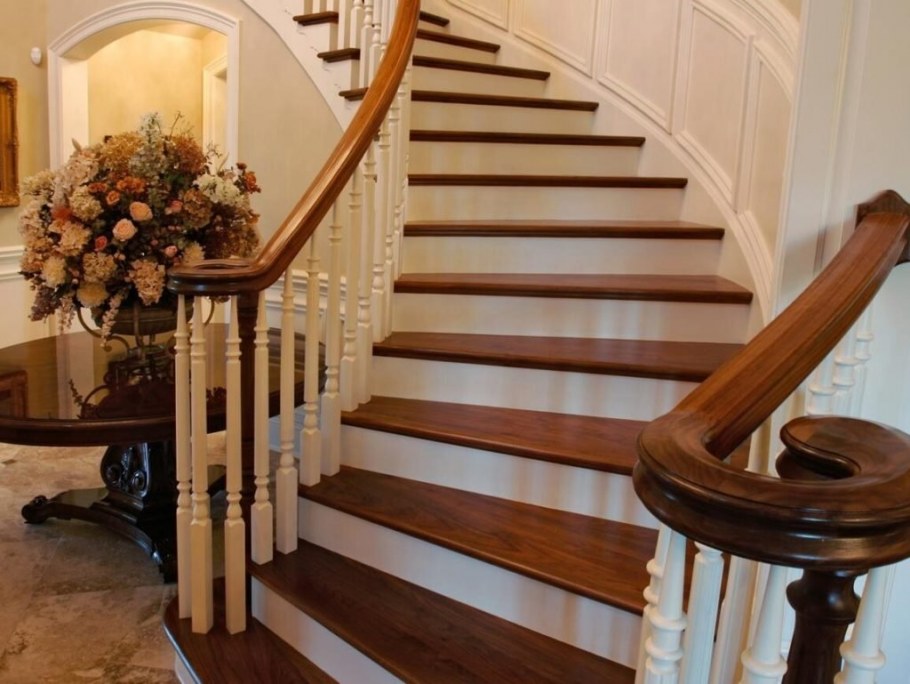 Закругленная лестница