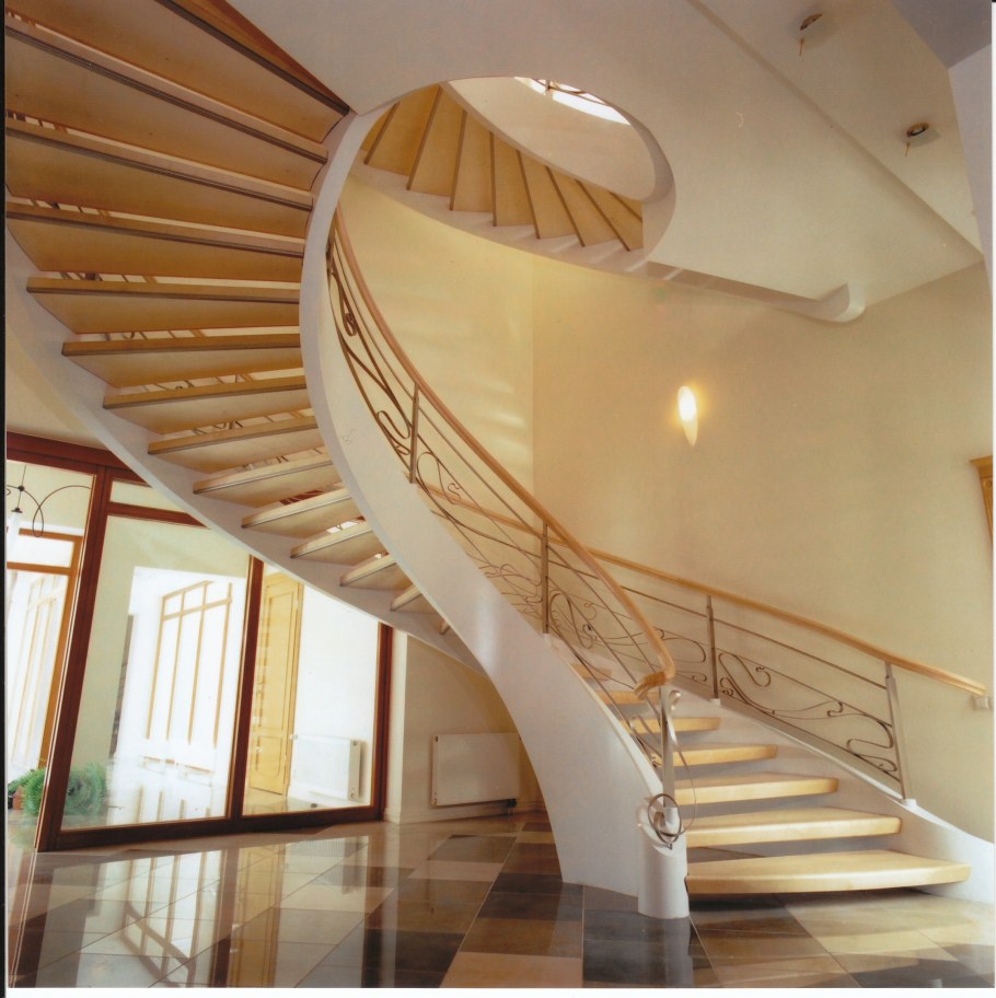 Лестница деревянная к-034м