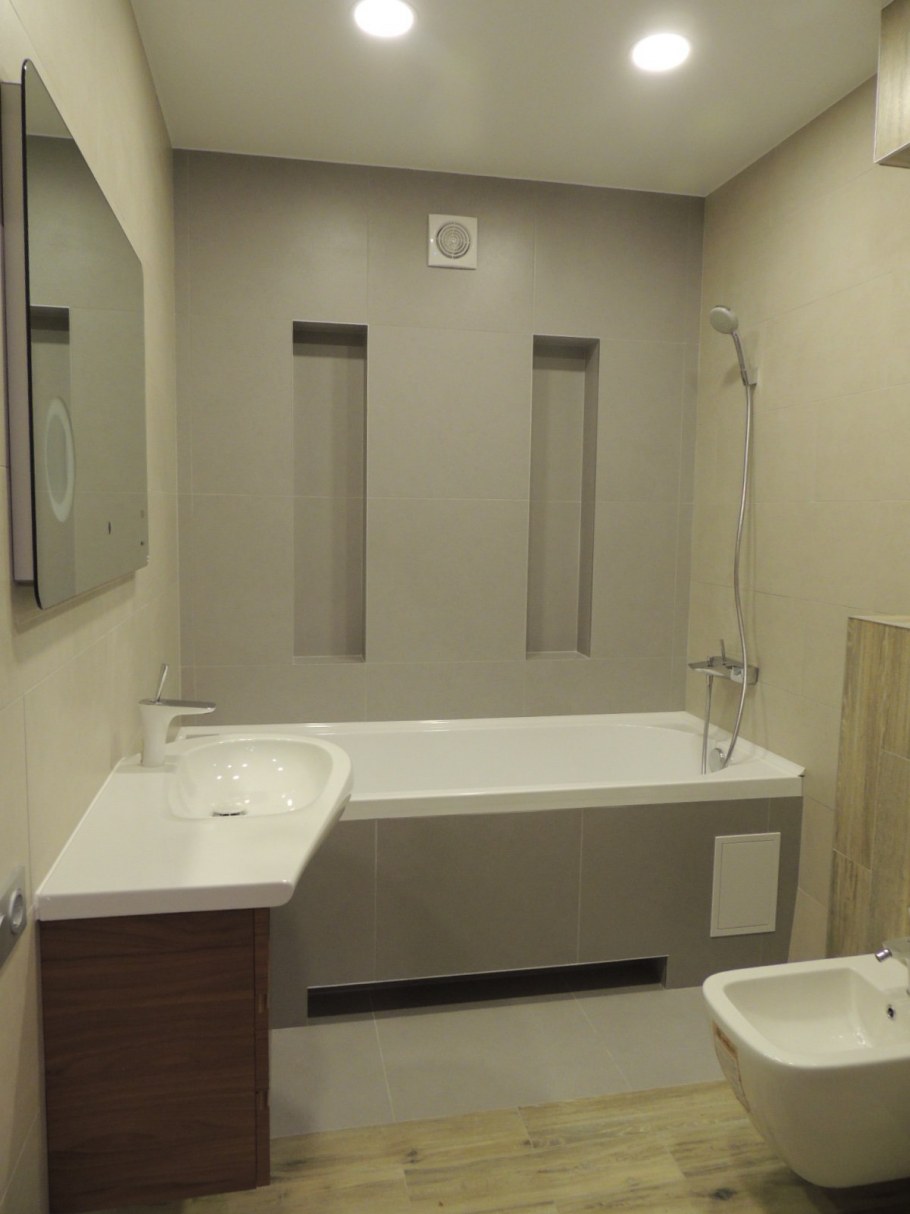 Ванная напротив двери