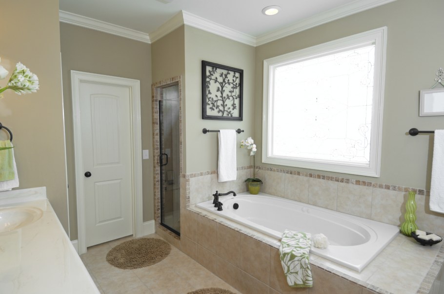 Отделка окна в ванной