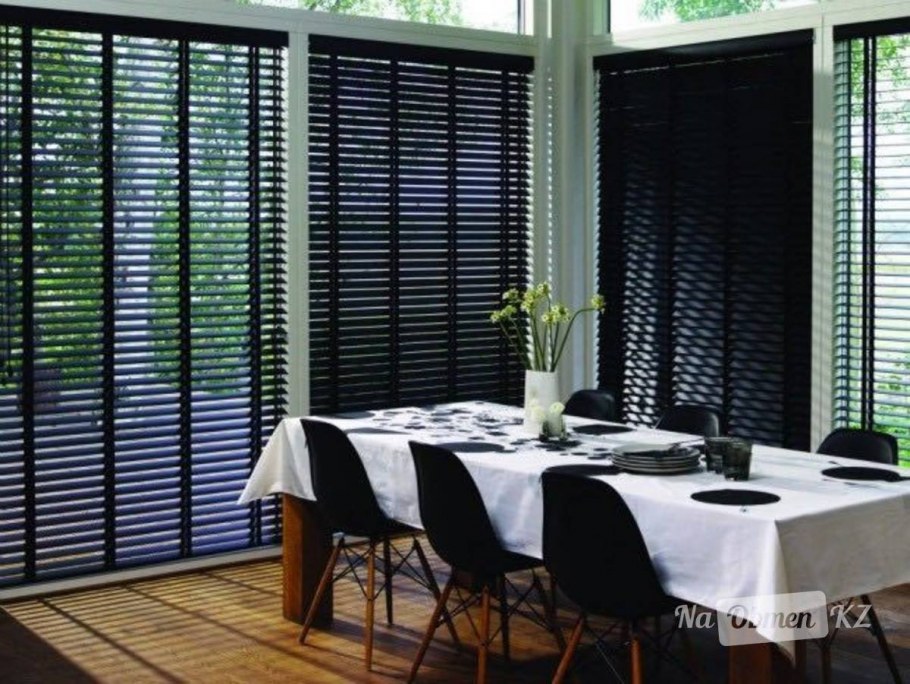 Черные жалюзи в интерьере